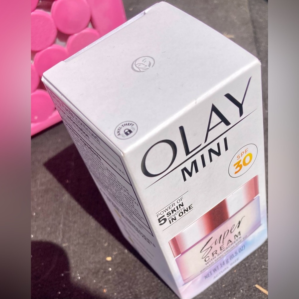 OLAY Mini Super Cream Face Moisturizer with SPF 30 - Picture 7 of 13